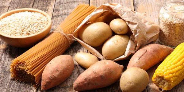 exemplosde carboidrato na bioquímica: macarrão, batata, farinha e milho
