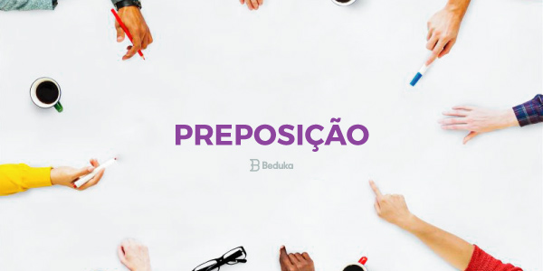 Descomplicando na web - A → Pode ser Artigo, Pronome ou Preposição. Ex.: A  aula de hoje foi ótima. À → Preposição A + Artigo A. Ex.: Maria foi à  escola. Há