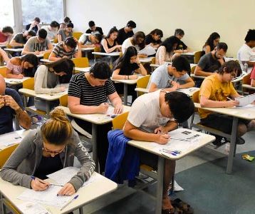 Como-é-uma-prova-de-vestibular-e-quais-os-alunos-que-as-realizam