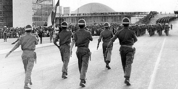 Tropas marchando contra João Goulart