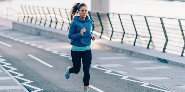 O-que-é-forma-nominal-gerúndio-pessoa-correndo