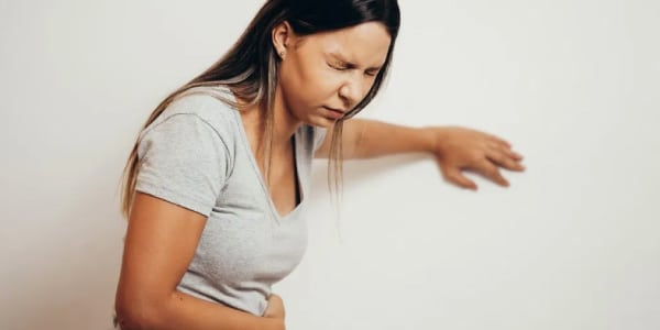O-que-é-Cólera-pessoa-passando-mal-com-dor-de-barriga