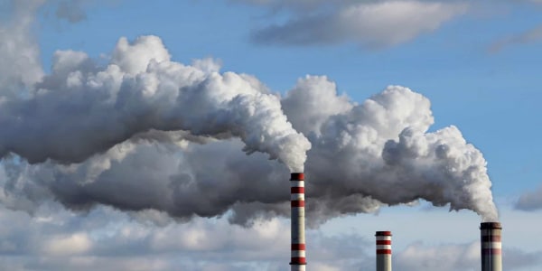 poluição-atmosferica-emissão-de-gases-das-torres-de-industrias